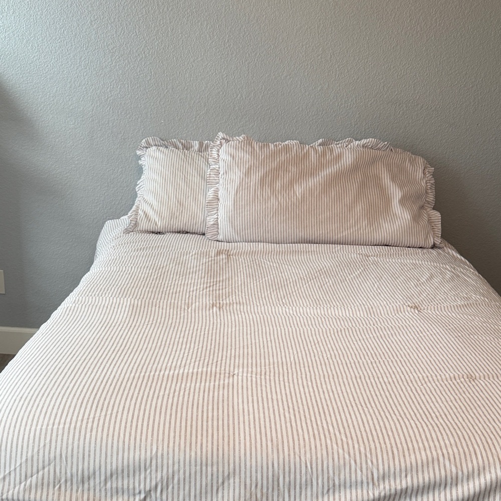 Elegant Striped Beige & White Duvet Cover Set